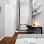 Spacious & Modern 6 Bedroom - Around The Main Market Square - By Upstairs Διαμέρισμα *