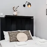Spacious & Modern 6 Bedroom - Around The Main Market Square - By Upstairs Διαμέρισμα *