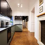 Spacious & Modern 6 Bedroom - Around The Main Market Square - By Upstairs Krasków