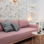 Διαμέρισμα Spacious & Modern 6 Bedroom - Around The Main Market Square - By Upstairs