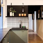 Spacious & Modern 6 Bedroom - Around The Main Market Square - By Upstairs Διαμέρισμα