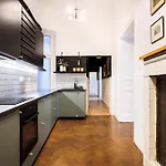 Spacious & Modern 6 Bedroom - Around The Main Market Square - By Upstairs Krasków