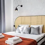 Spacious & Modern 6 Bedroom - Around The Main Market Square - By Upstairs Διαμέρισμα *
