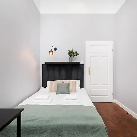 Διαμέρισμα Spacious & Modern 6 Bedroom - Around The Main Market Square - By Upstairs Krasków