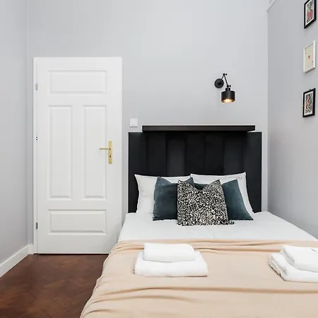 Spacious & Modern 6 Bedroom - Around The Main Market Square - By Upstairs Krakkó