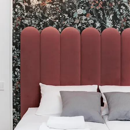 Spacious & Modern 6 Bedroom - Around The Main Market Square - By Upstairs