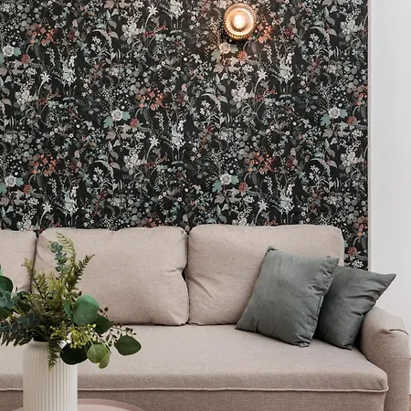 Spacious & Modern 6 Bedroom - Around The Main Market Square - By Upstairs Appartamento *