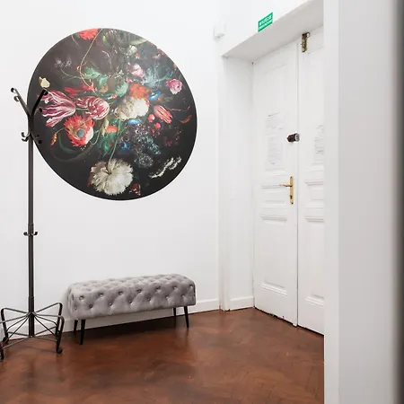 Spacious & Modern 6 Bedroom - Around The Main Market Square - By Upstairs Appartamento Cracovia