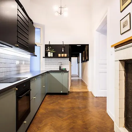 Spacious & Modern 6 Bedroom - Around The Main Market Square - By Upstairs Cracovia