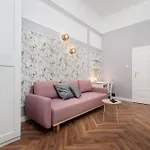 Spacious & Modern 6 Bedroom - Around The Main Market Square - By Upstairs Apartman Krakkó