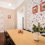 Spacious & Modern 6 Bedroom - Around The Main Market Square - By Upstairs * Krakkó
