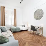 Spacious & Modern 6 Bedroom - Around The Main Market Square - By Upstairs Krakkó