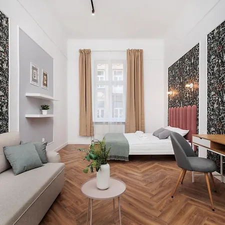 Spacious & Modern 6 Bedroom - Around The Main Market Square - By Upstairs Lägenhet *