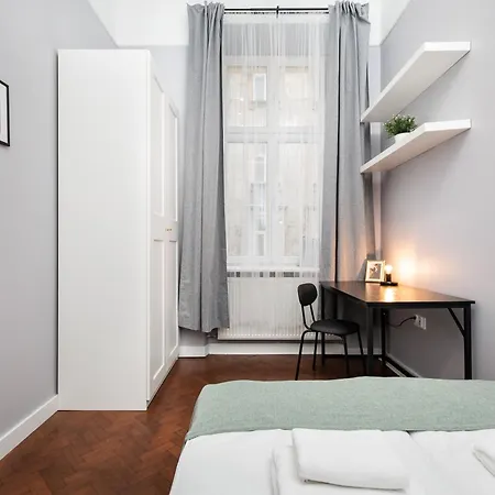 Spacious & Modern 6 Bedroom - Around The Main Market Square - By Upstairs Lägenhet *