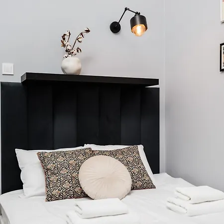 Spacious & Modern 6 Bedroom - Around The Main Market Square - By Upstairs Lägenhet *