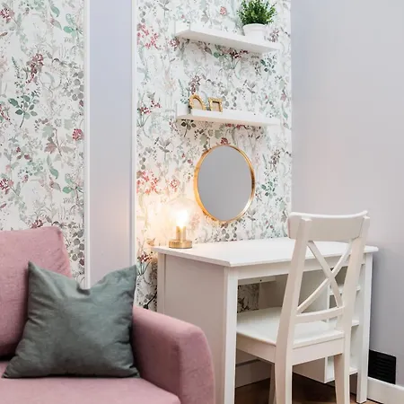 Spacious & Modern 6 Bedroom - Around The Main Market Square - By Upstairs Lägenhet *